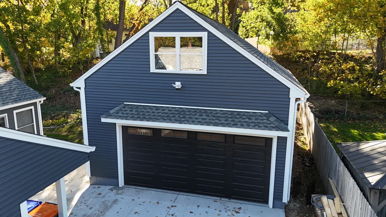 Detached garage